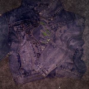 Super cute distressed denim jean jacket!